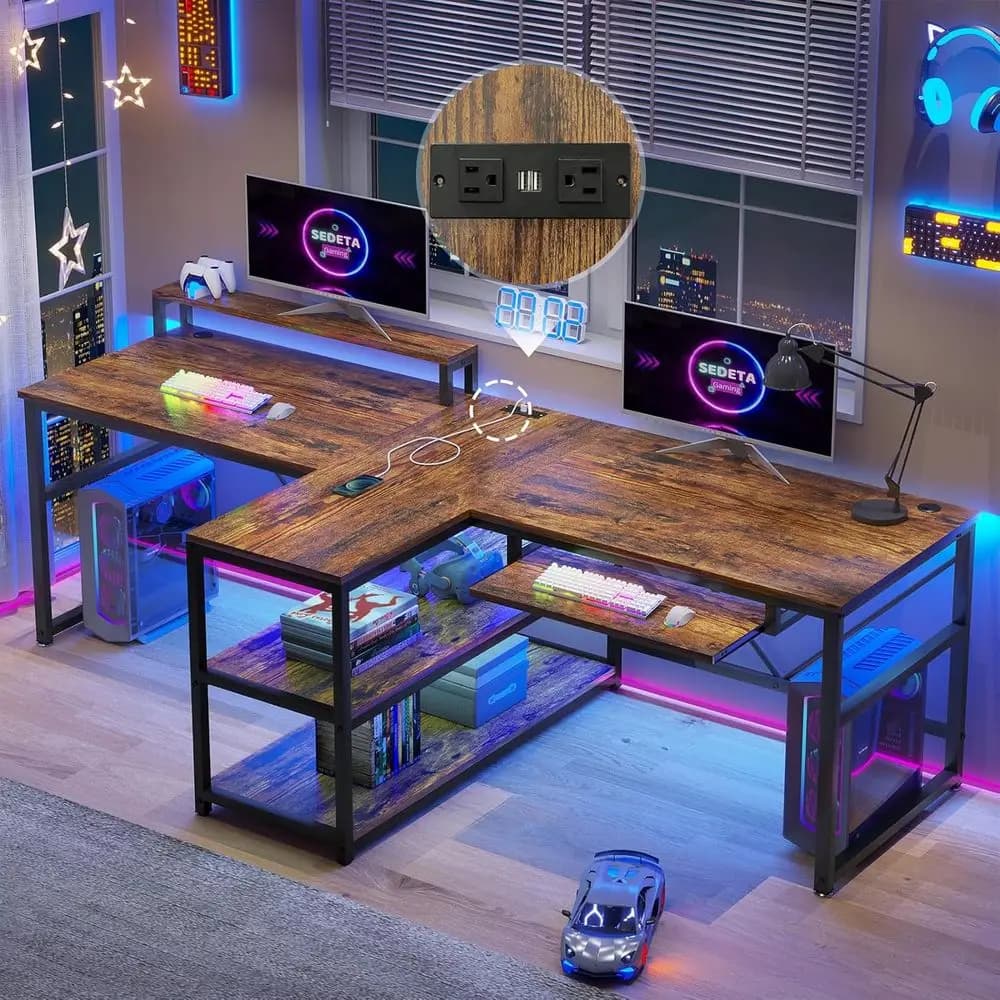 Scrivania da Gaming Extra Lunga in Stile Rustico Marrone con Spazio di Archiviazione, Luci LED, Presa Multipla, Vassoio per Tastiera e Supporto per Monitor per Ufficio Domestico