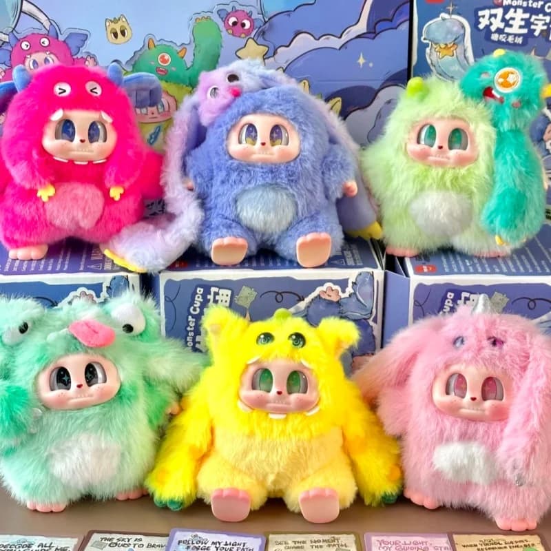 Nuova Serie Monster Cupa Twin Universes, Peluche in Vinile, Blind Box, Collezione di Giocattoli Trendy, Regalo di Compleanno e San Valentino per Bambini