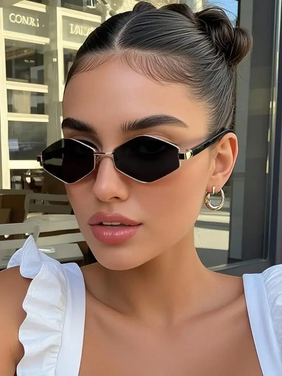 1 paio di occhiali da sole da donna con montatura semplice in metallo poligonale, adatti per un abbigliamento elegante, viaggi, stile sportivo.