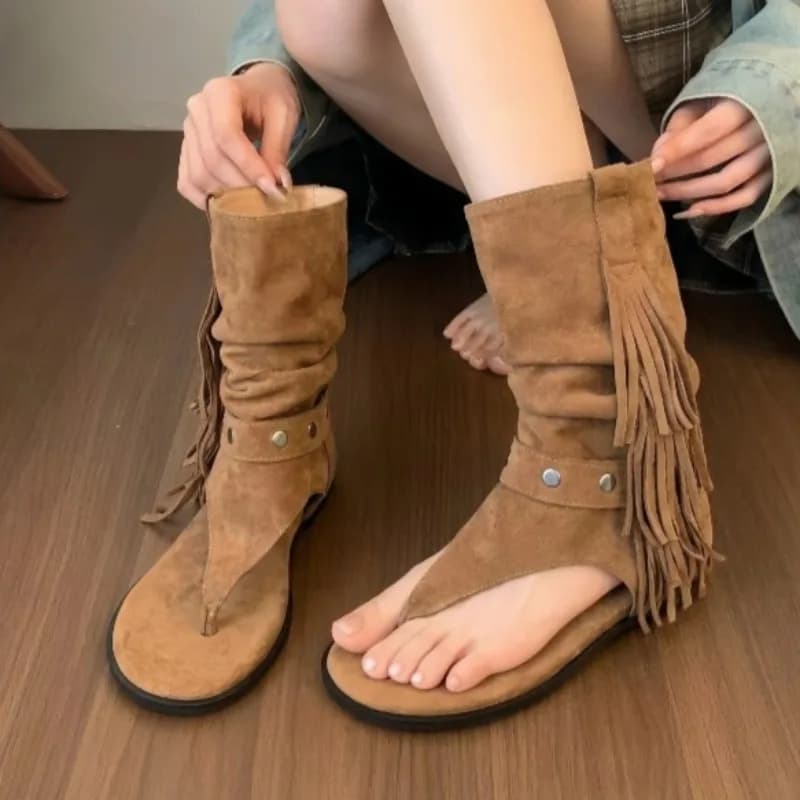 Sandali con tacco largo e punta decorata da donna, in camoscio, con suola morbida antiscivolo e nappe, stile stivaletto rinfrescante