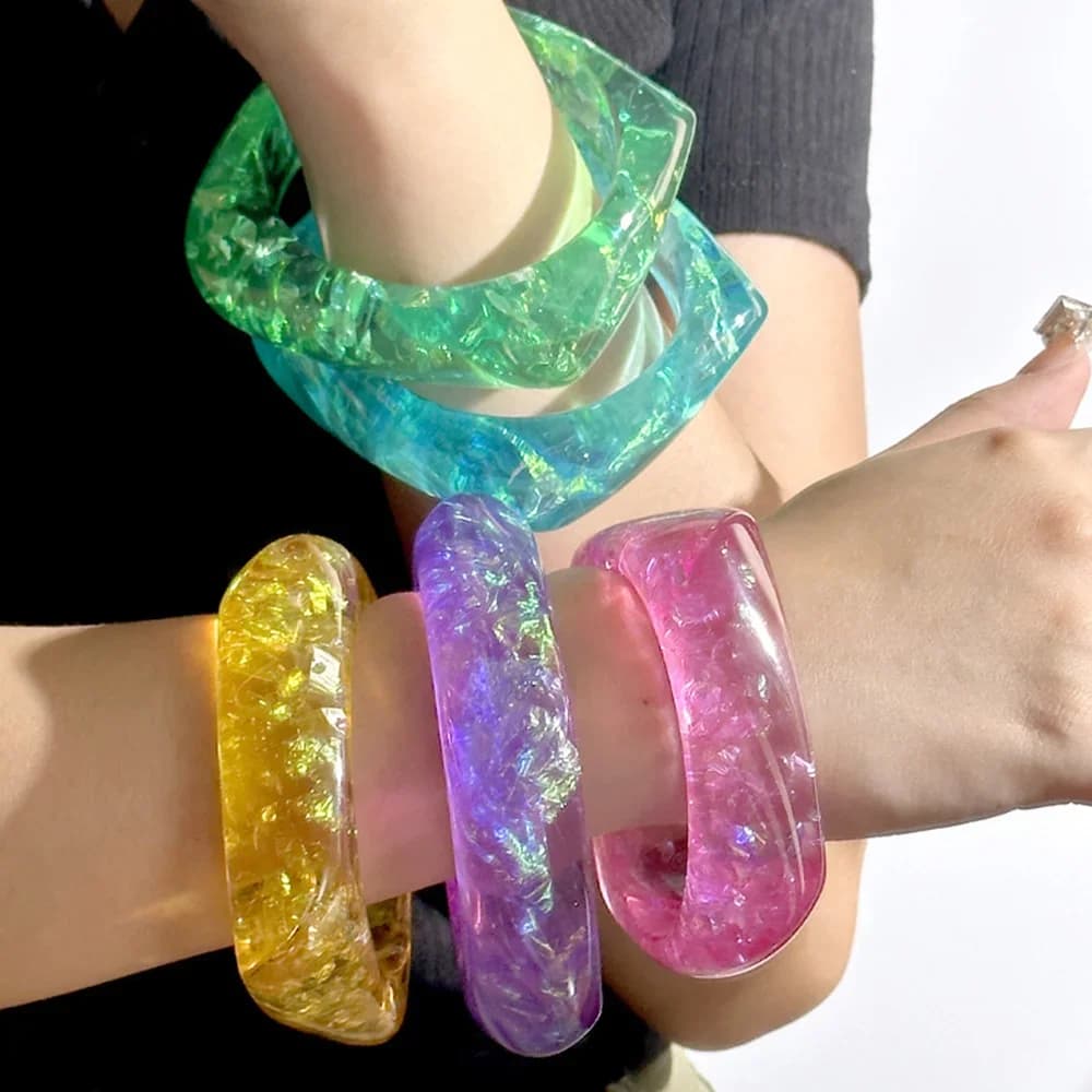 Summer Glitter Acrylic Bangle for Women Stylish Lightweight Fashion Accessory Perfect for Warm Weather