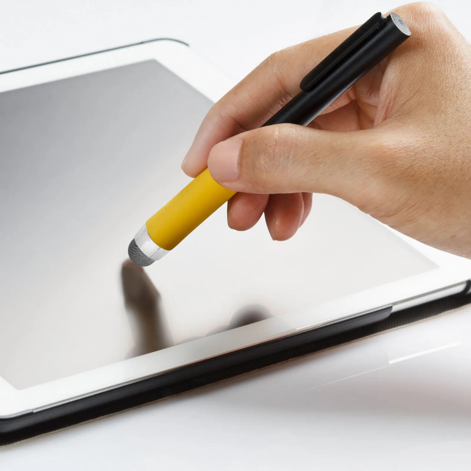 Kit di ricambio per punte di penna capacitiva da 4 pezzi, punte in fibra a rete con filettatura esterna per disegno di precisione, scrittura, schizzi e giochi