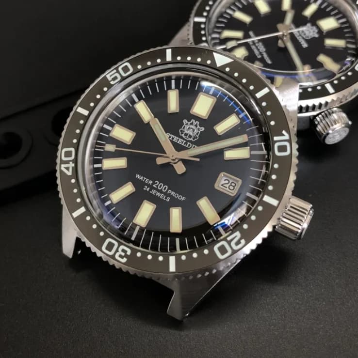 STEELDIVE Orologio automatico da uomo 41.9MM Orologio da polso meccanico Diver 20Bar Impermeabile C3 Orologio luminoso Specchio in zaffiro NH35