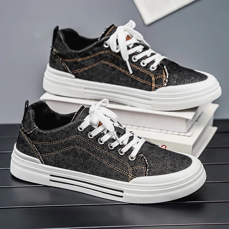 Scarpe da skateboard da uomo 2025 Nuove sneakers casual con lacci dal taglio basso Suola spessa Scarpe da tavolo comode e traspiranti per uomo