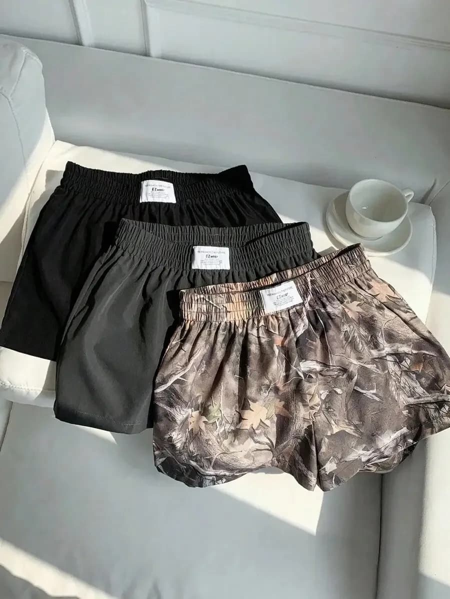 3 pezzi di comodi pantaloncini casual da donna di lunghezza corta in tessuto intrecciato per un look quotidiano, con stampa mimetica.