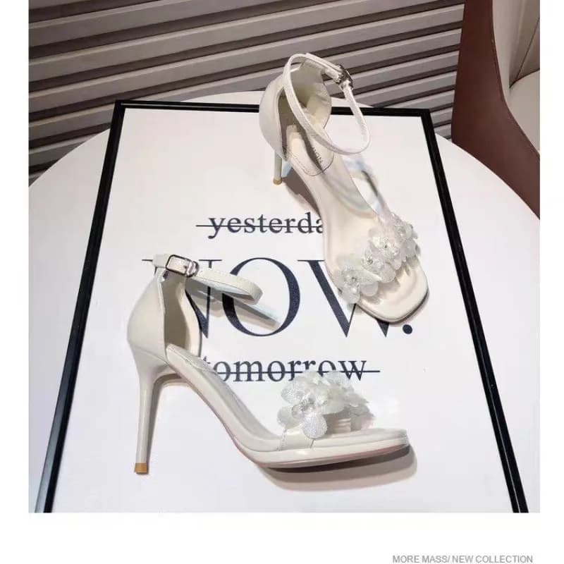 Crystal Queen Women Sandals White Lace Flower Bridal Pumps Wedding Shoes Peep Toes Buckle Strap Thin Sexy High Heels