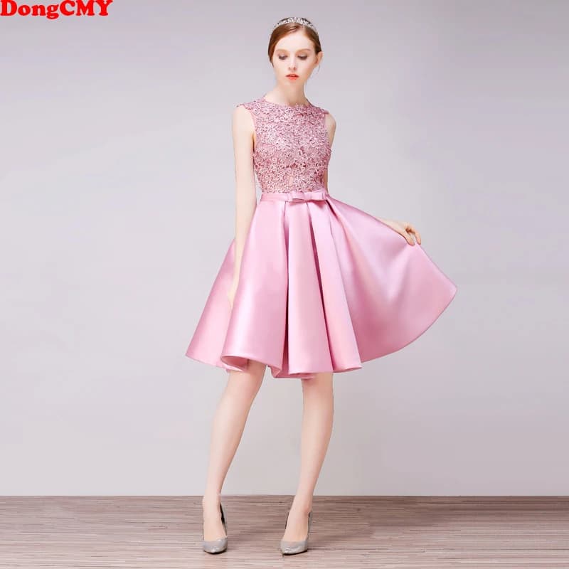 Robe De Soireedongcmy Abiti da cocktail corti di nuovo arrivo Party Plus Size Abito da donna in pizzo Backless A Line Abiti eleganti