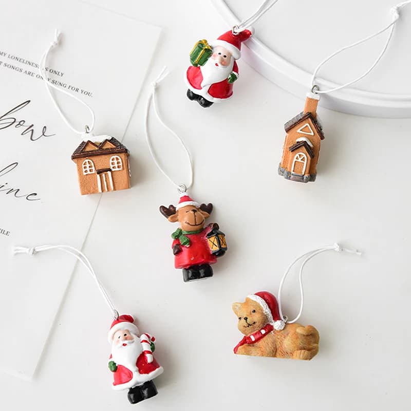 Mini set di ornamenti per albero di Natale in resina, pendenti per casa di gatti con cane alce di Babbo Natale con corda sospesa, confezione da 4, decorazioni natalizie classiche