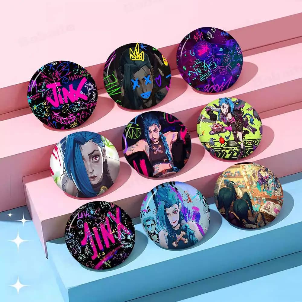 Spilla a bottone Arcane Jinx Anime fatta a mano, spilla per vestiti, distintivo a cartone animato, decorazione per zaino, accessori gioiello