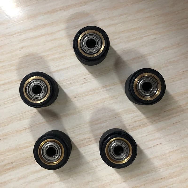 4 pz MUTOH VC600 VC1800 VC1300 AC-800 Summa GCC Jaguar Liyu PCUT Plotter da taglio vinile Cutter Pinch Roller Push Wheel gomma
