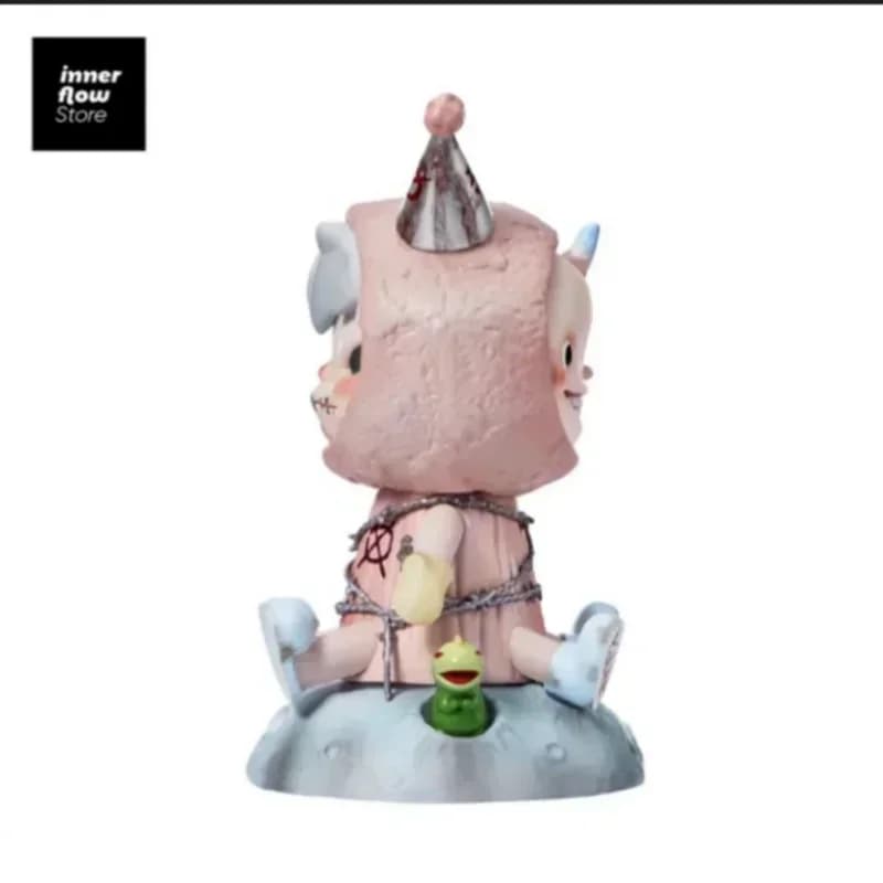 POP MART Hirono Action Figure Anime - Graziosa Decorazione da Scrivania, Statuetta da Collezione per Casa, Regalo Ideale per Ragazze