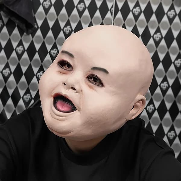 Maschera per la testa ultra-realistica con volto sorridente, adatta per costumi di Halloween, feste di carnevale e come regalo perfetto.