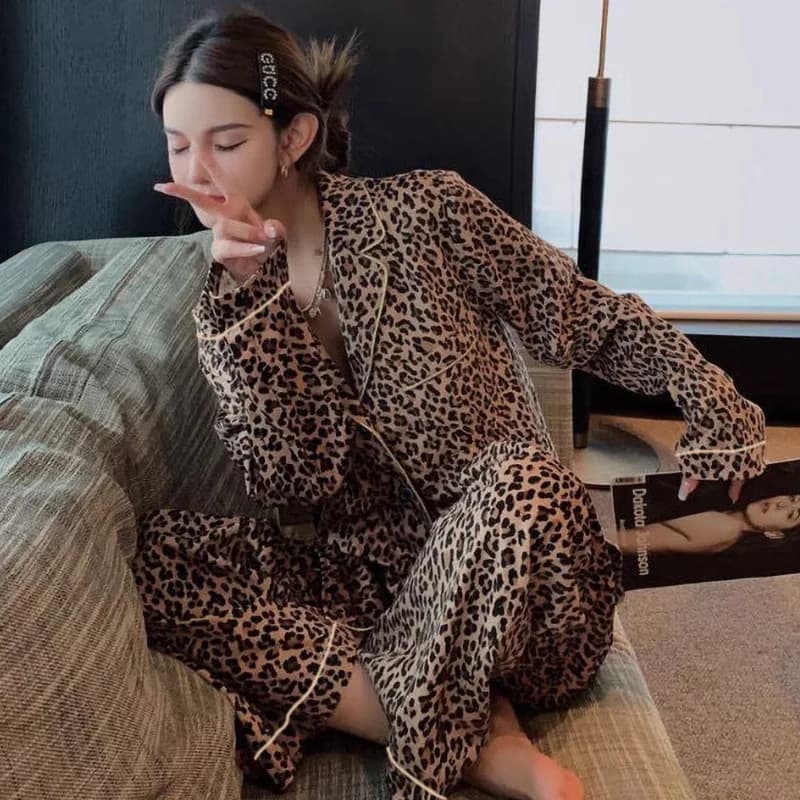 Pigiama di Lusso Stile Instagram con Stampa Leopardata per Donne, Set Primaverile/Autunnale con Top a Maniche Lunghe e Pantaloni Lunghi
