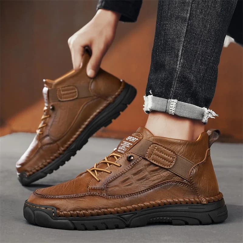 Scarpe alte traspiranti alla caviglia casual cucite a mano da uomo alla moda Stivali da trekking con suola morbida antiscivolo da uomo di marca autunnale