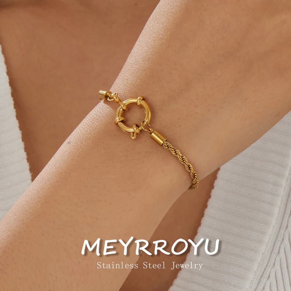 MEYRROYU Bracciale da Donna in Acciaio Inossidabile 316L Dorato con Ciondolo a Molla a Spirale, Nuova Moda, Gioiello Regalo