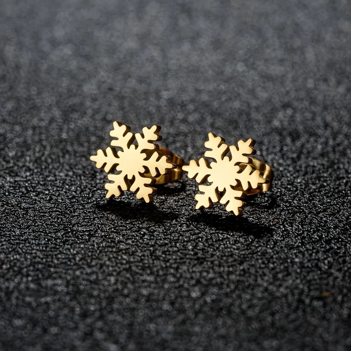 1 Paio di Orecchini Trendy, Piccoli Orecchini a Perno a Forma di Fiocco di Neve in Acciaio Inossidabile per Donne, Piercing all'Orecchio per Natale 2023
