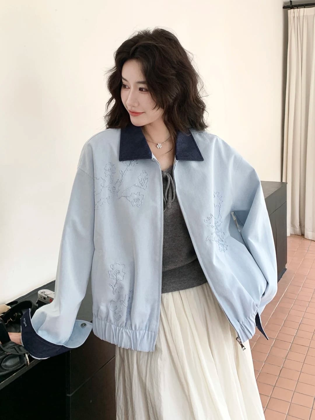 Giacca da donna blu chiaro con colletto ricamato a contrasto, stile coreano, nuova collezione primavera autunno, top elegante