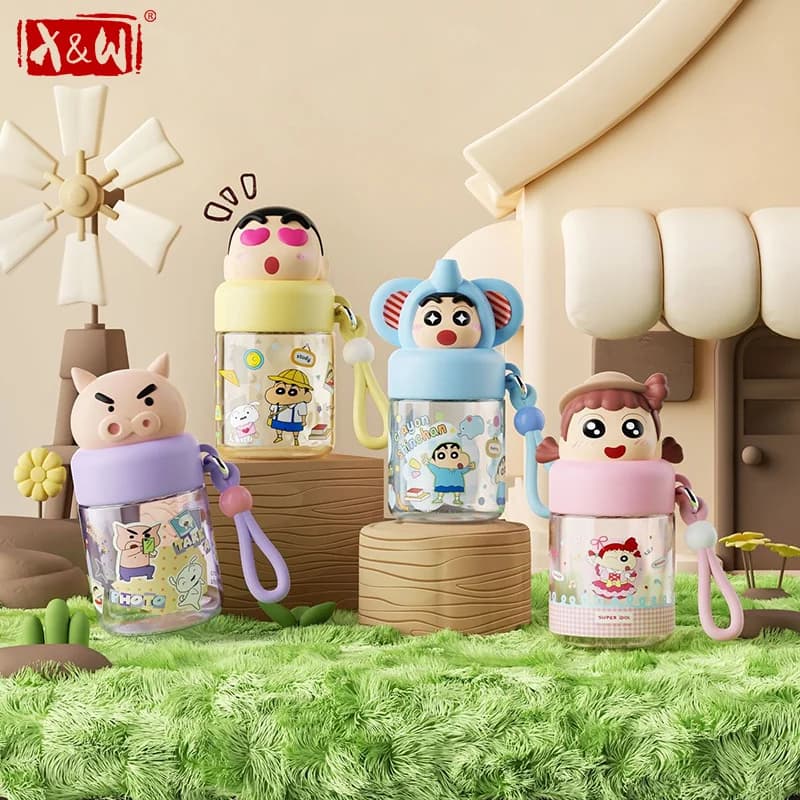 Borraccia mini X&W da 290 ml, tazza tascabile Crayon Shin-chan, tazza con coperchio a forma di personaggio dei cartoni animati, tazza in plastica portatile per esterni, tazza per ghiaccio per bambini