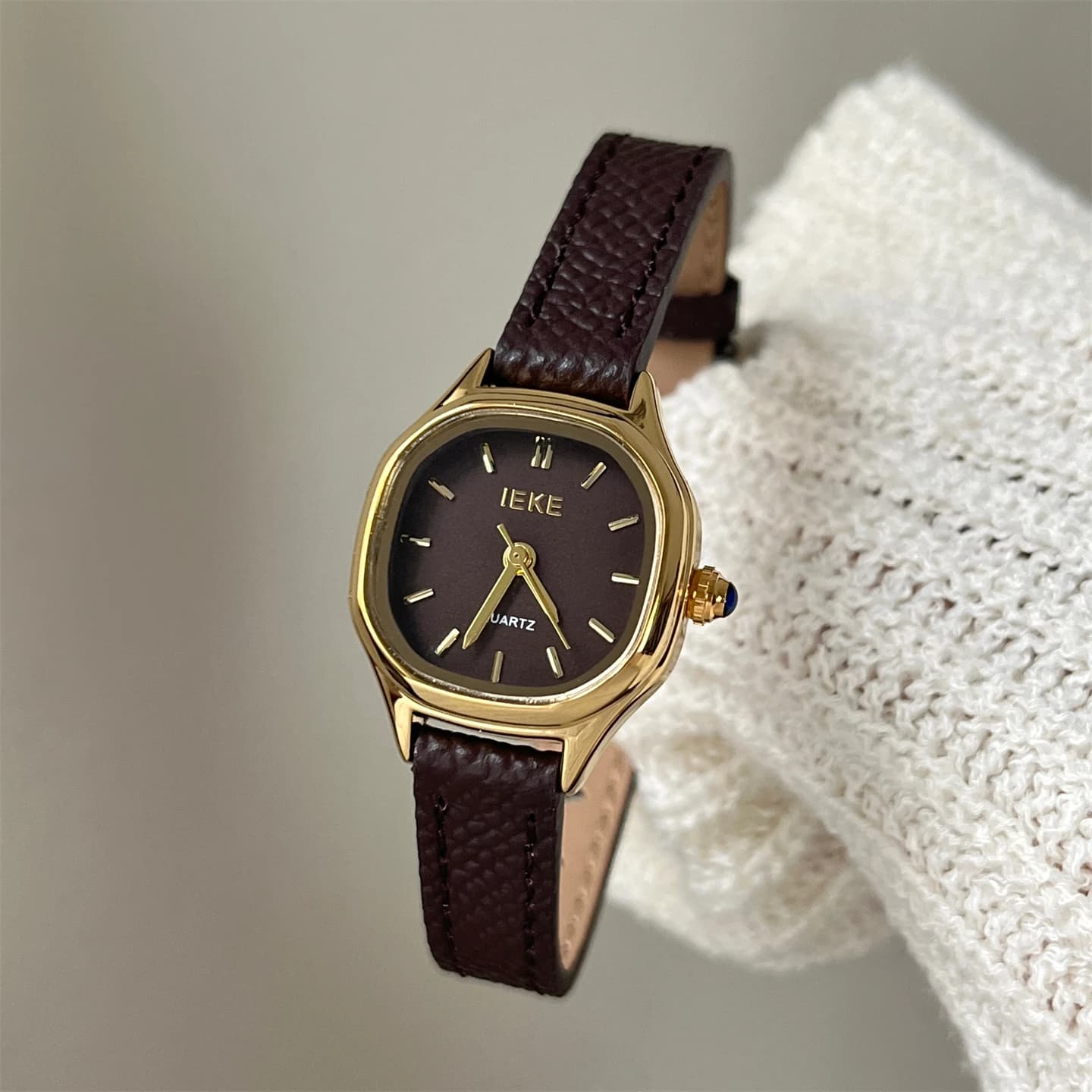 Orologio da donna con cinturino sottile in stile medio antico, temperamento classico e versatile, orologio da polso dal design alla moda e di nicchia