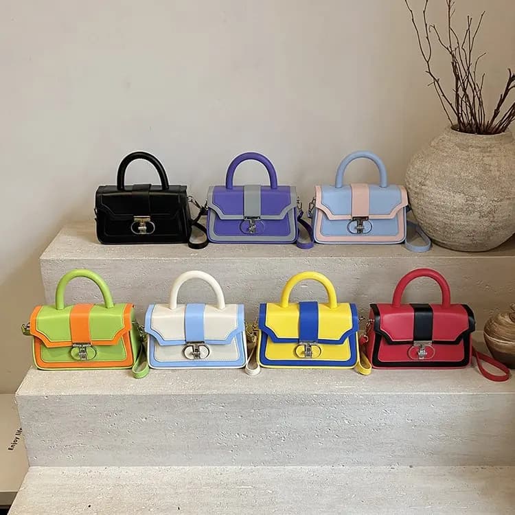 Borsa per pannolini con ampia apertura che consente ai genitori di prendere rapidamente gli oggetti necessari senza doversi sforare tra l'ordine e il disordine