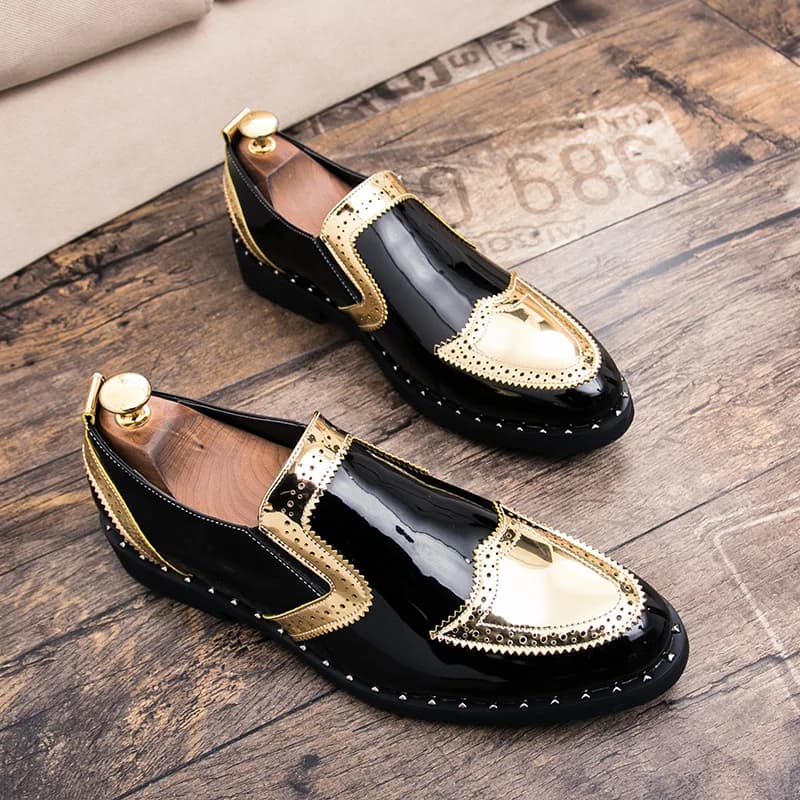 Men's Moccasins in lacquered leather Leisure and comfortable style Party and fashion disco Hot sale New shoes 38-48 Black