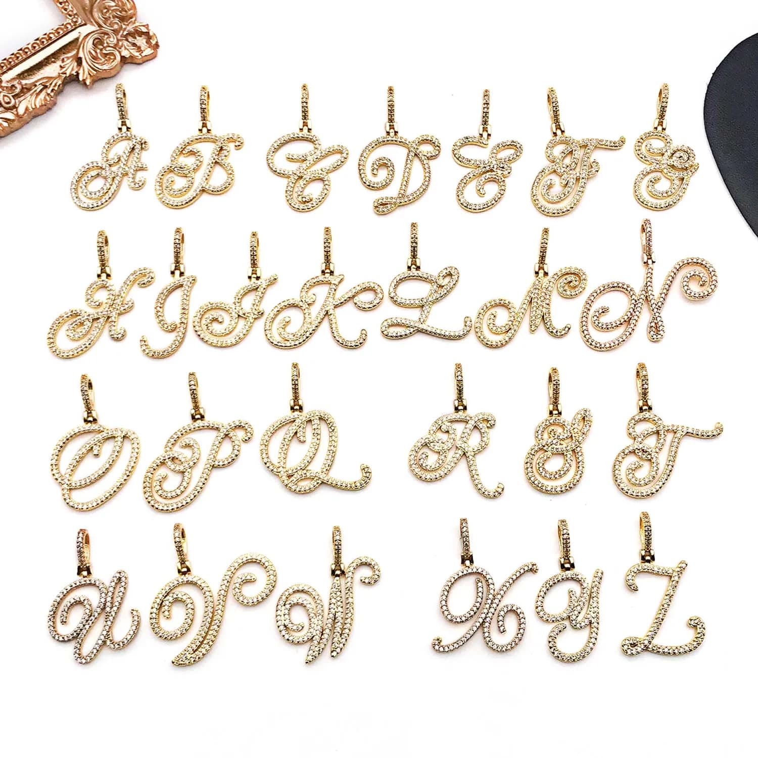 Ciondoli a Forma di Lettera A-Z in Rame con Incastonatura di Diamanti per Creazione di Bracciali, Collane, Orecchini e Accessori per Gioielli Fai-da-Te