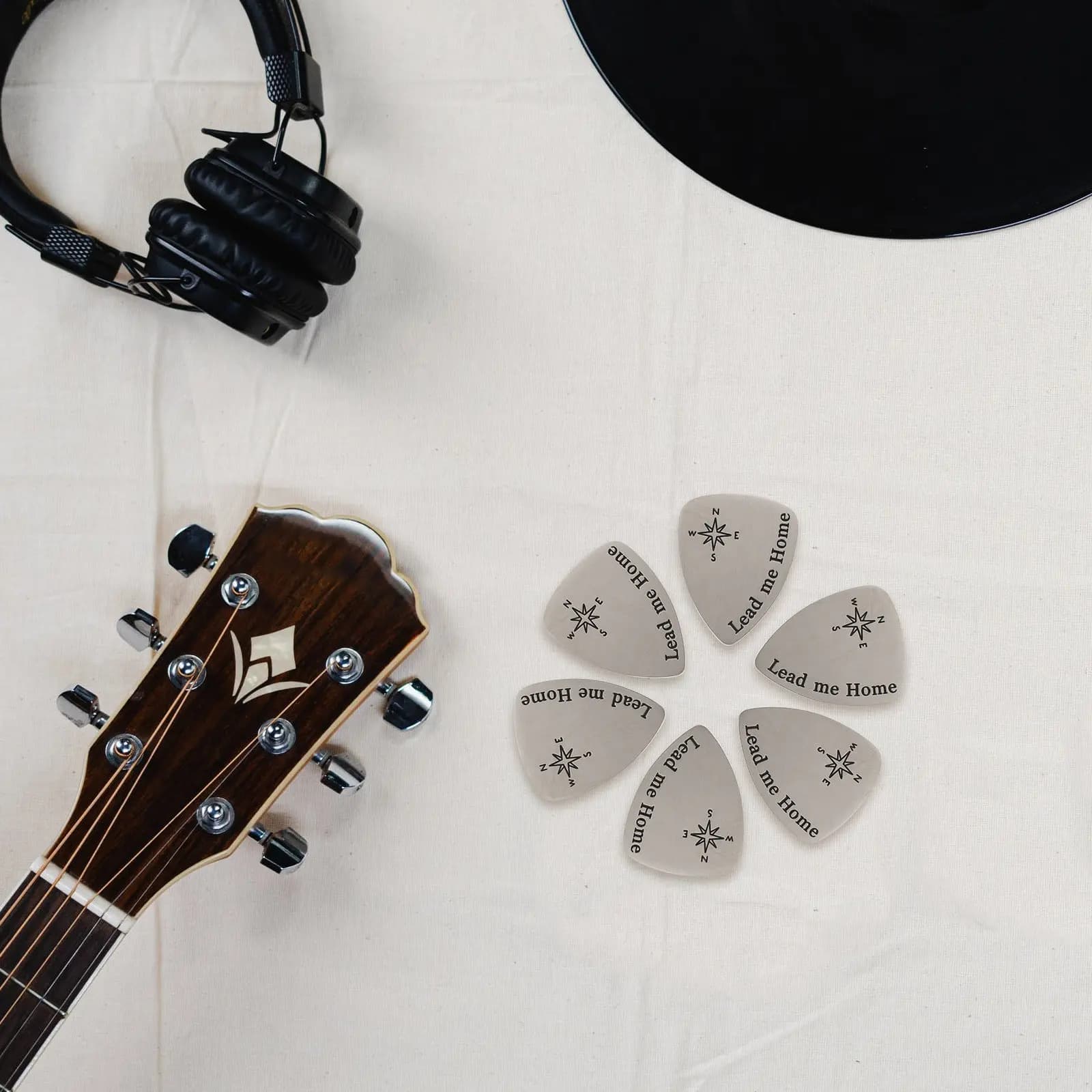 Set di 6 Plettri Premium in Acciaio al Titanio per Chitarra, Controllo del Tono ad Alta Precisione per Chitarra Elettrica, Acustica, Basso e Ukulele, Bordi Lisci e Confortevoli