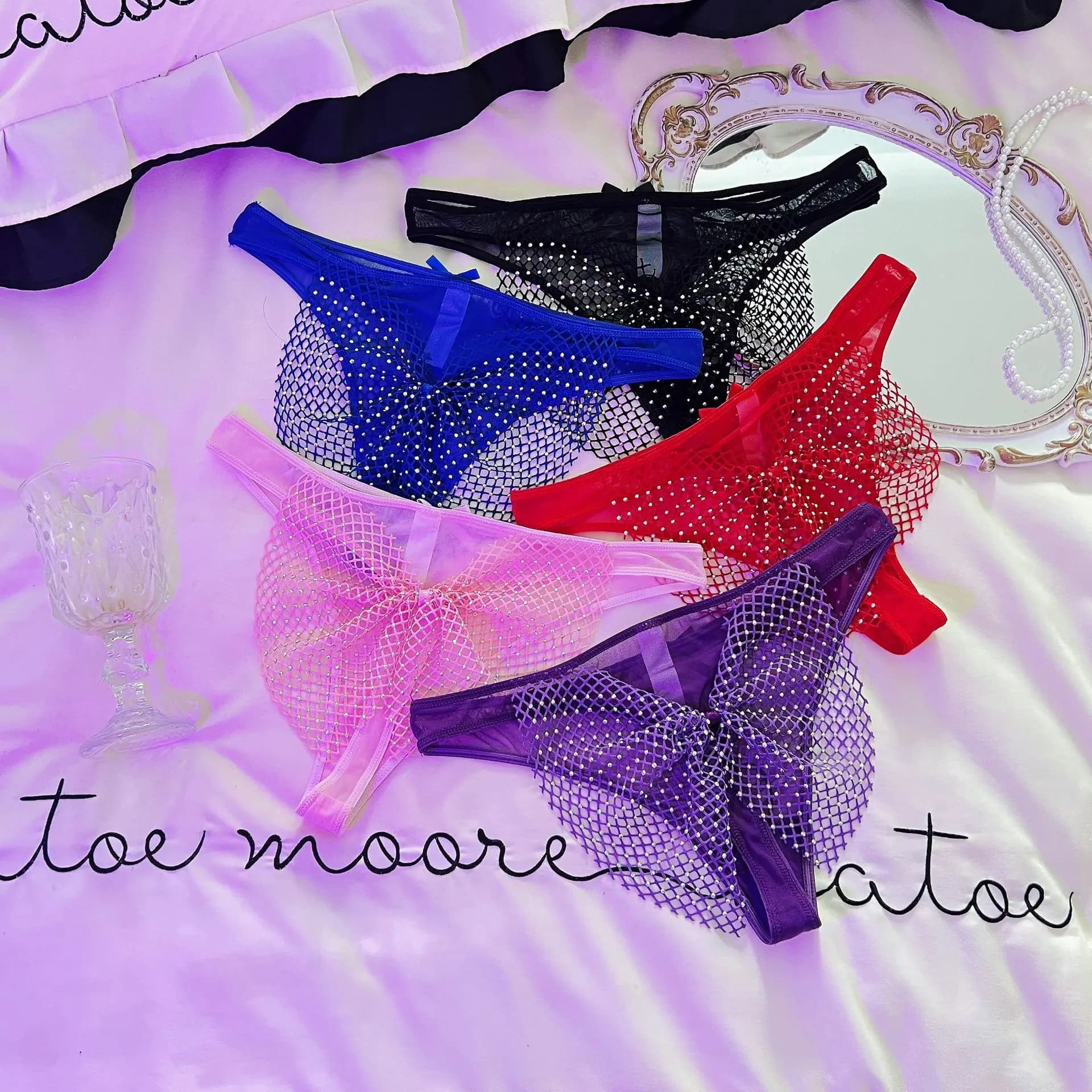Intimo da donna sexy con rete a diamante scintillante, perizoma traspirante con prospettiva a rete da pesca a vita bassa con farfalla grande per donna