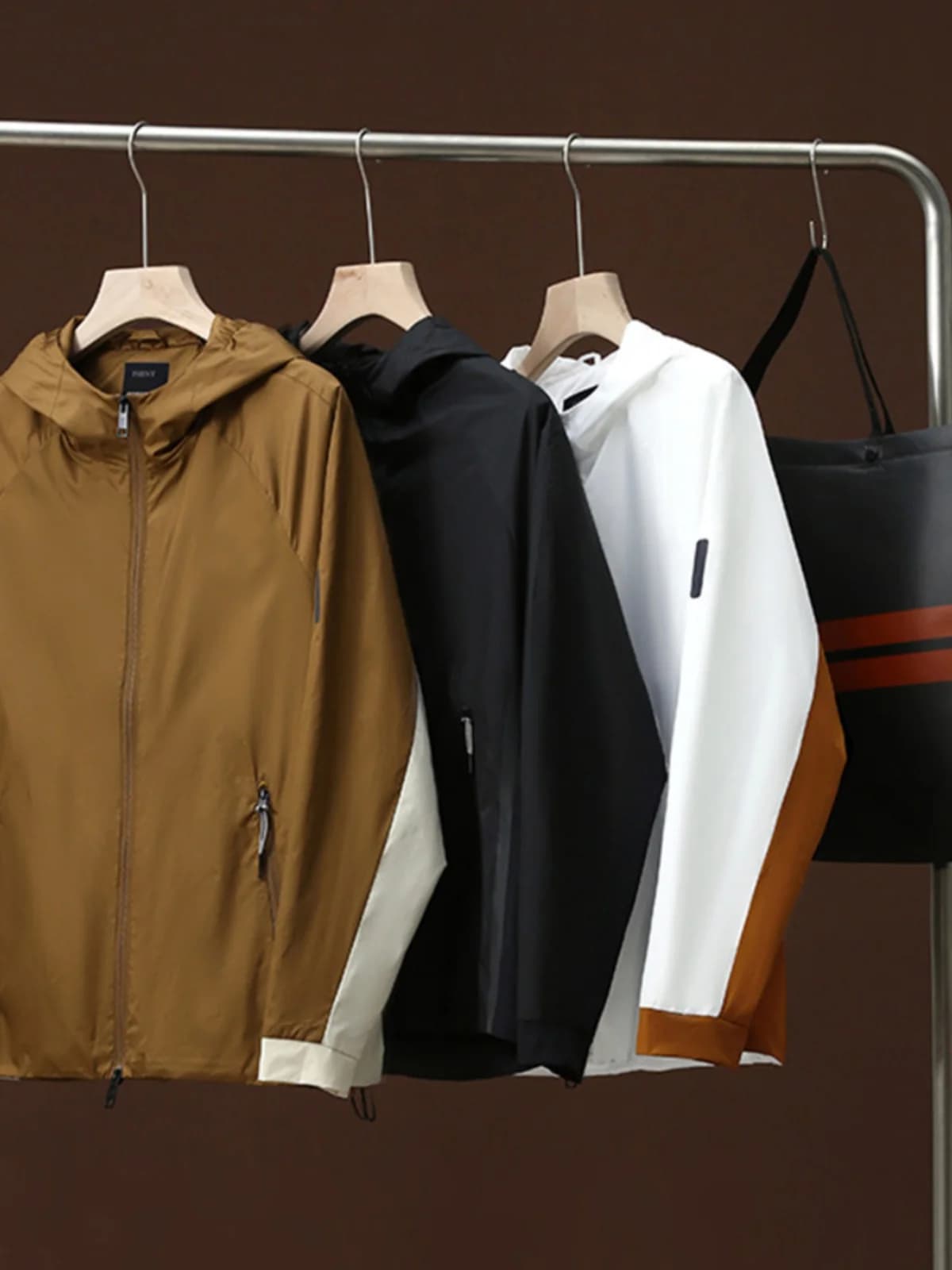 Giacca da Uomo di Lusso Italiana Leggera Traspirante Impermeabile con Cappuccio Protezione Solare Stile Urbano di Alta Moda