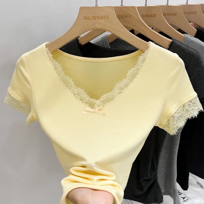 Zjaiss 2026 Coreano Breve Sottile Crop Top Farfalla Nodo Lace Trim Donne T-Shirt Estiva Femminile Manica Corta Con Scollo A V Casual Magliette E Camicette