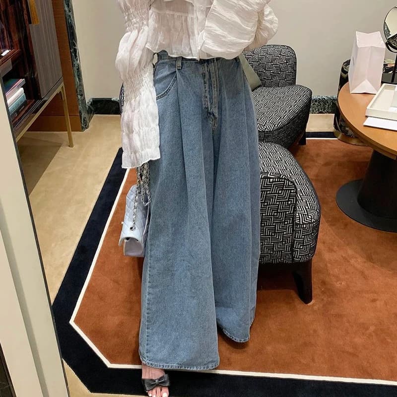Vintage High Waist Jeans and Gamba Larga, Design Chic with Folds, Straight Cut and Versatile, Intense Color