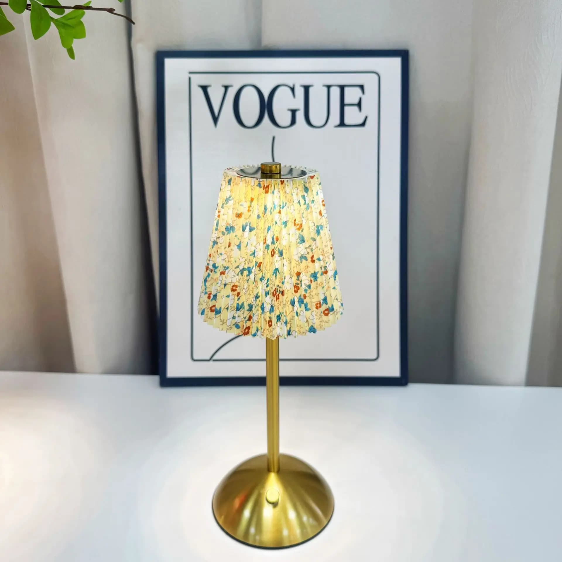 Modern simple metal fabric pleated bedside night light charging touch ambient light home furnishing homestay pastoral desk lamp