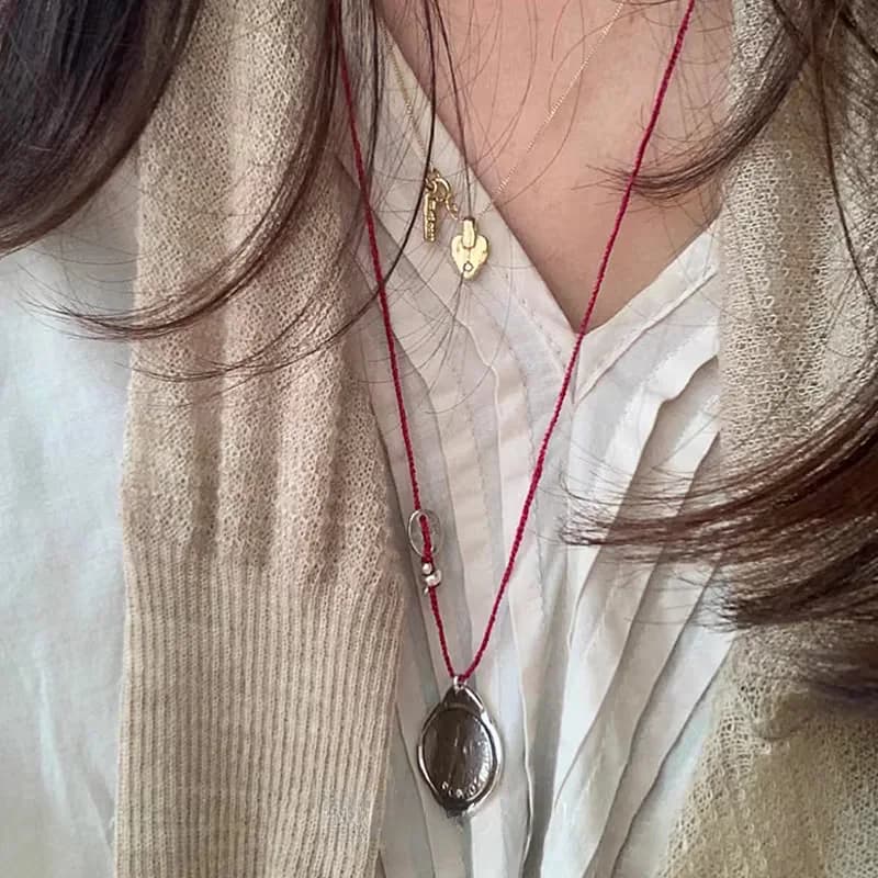 * Niche Burning Silver Tag Necklace, New Chinese Retro Light Luxury New Year's Eve Adjustable Red Rope Pendant Sweater Chain