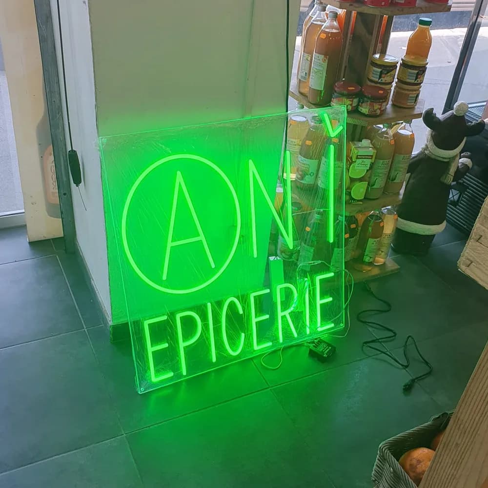 Insegna al neon a LED personalizzata per decorazioni per la stanza del negozio di compleanno della festa nuziale Insegna al neon personalizzata con design del nome aziendale