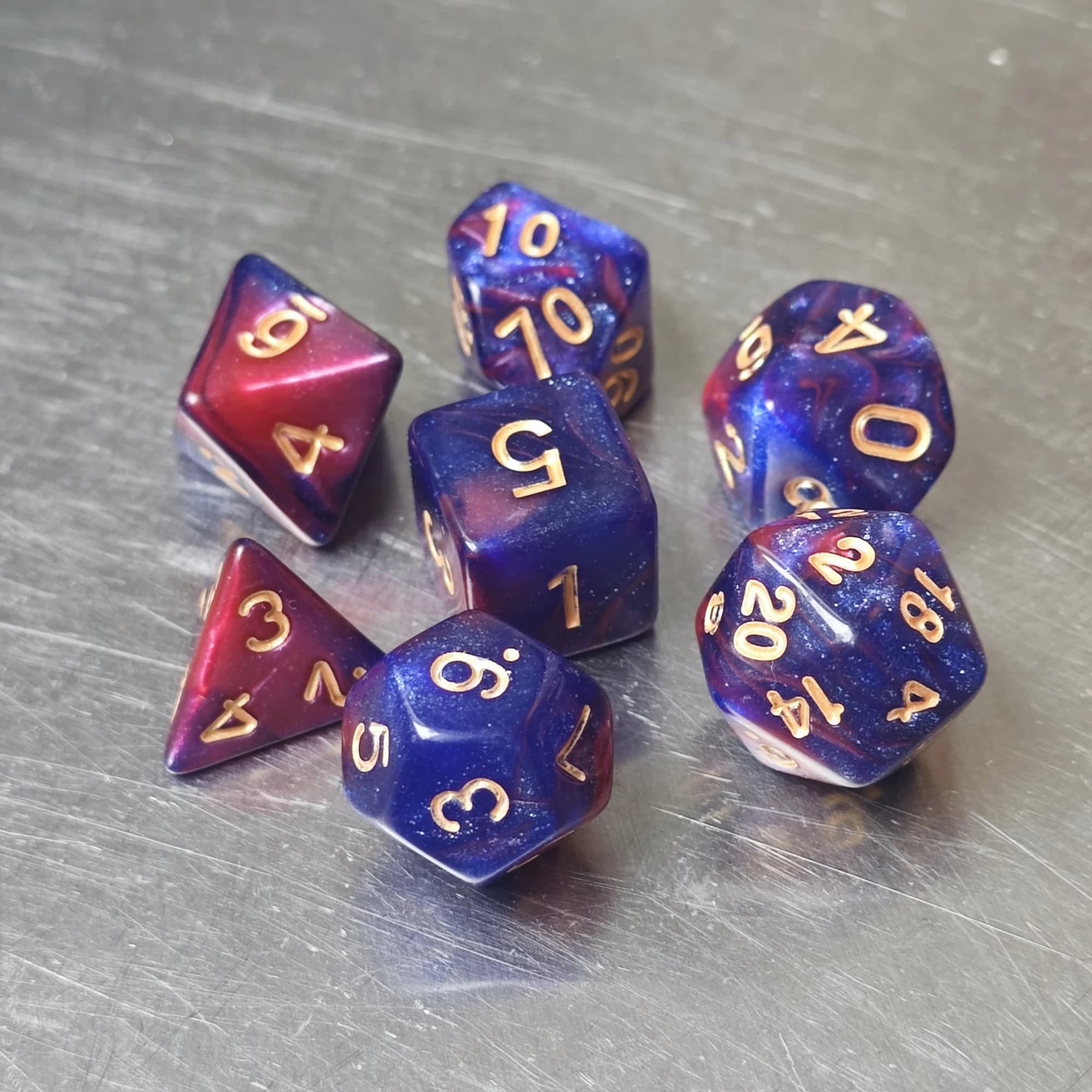 7 Pz/set Rosso e Blu Profondo Doppio Colore Set di Dadi Galattici D&D COC RPG Fantasy Pozione Bottiglia Dungeons and Dragons DnD Gioco Desktop
