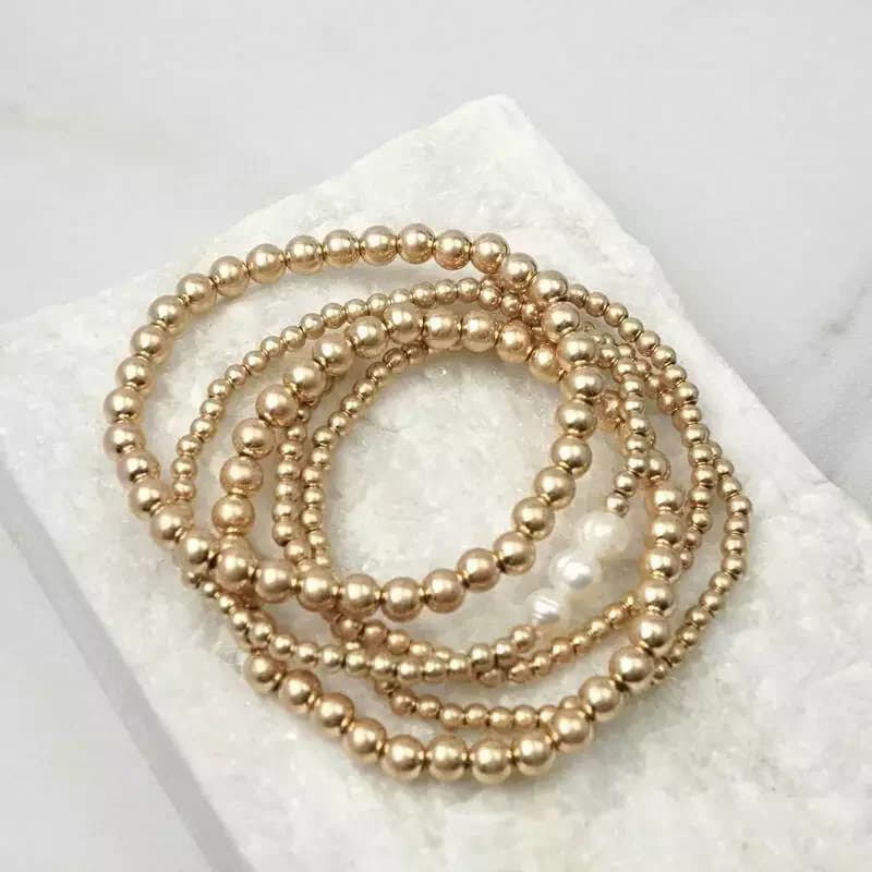 Set di braccialetti elastici da donna con perline e perle in oro e argento