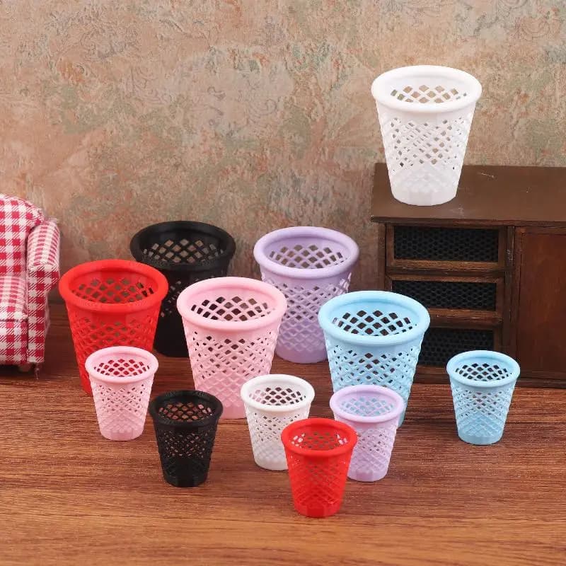 Modellino di Cestino per Casa delle Bambole, Mini Bidone della Spazzatura in Plastica Traforato, Decorazione per Micro Scene di Casa delle Bambole, Ornamento per Mobili - Giocattolo