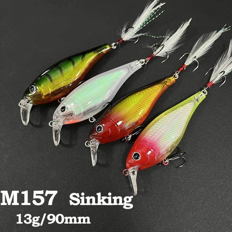 Esca da Pesca Affondante Tipo Minnow 90mm 13g con Amo a Piuma, Crankbait Wobbler Artificiale per Acqua Dolce e Salata