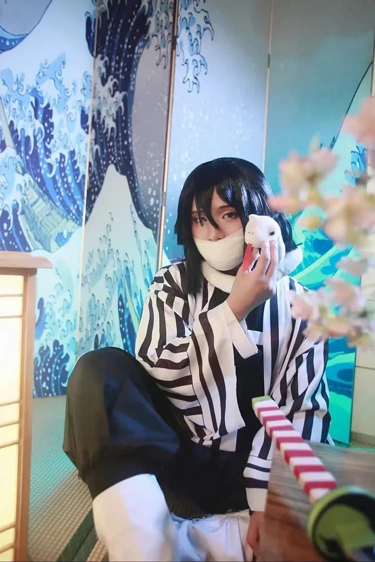 Costume Cosplay Anime Iguro Obanai Ghost Killer 2026 per Halloween, Set Kimono Haori con Bambola Serpente Bianco per Uomo