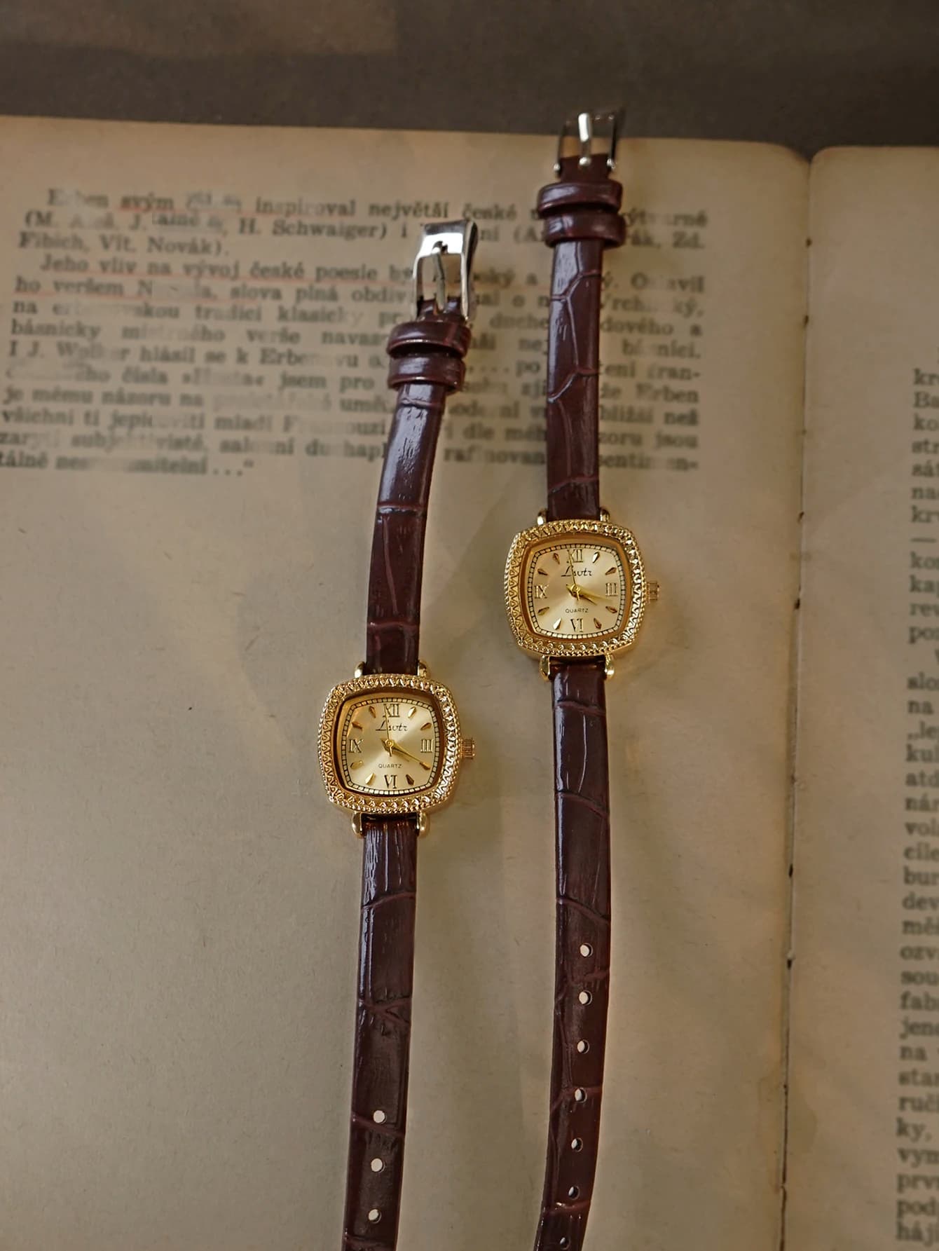 1 nuovo orologio da donna al quarzo, classico francese, di alta classe, elegante, compatto, raffinato, con cinturino in pelle, quadrante quadrato intagliato, design semplice e affascinante, adatto per l'uso quotidiano e come regalo.