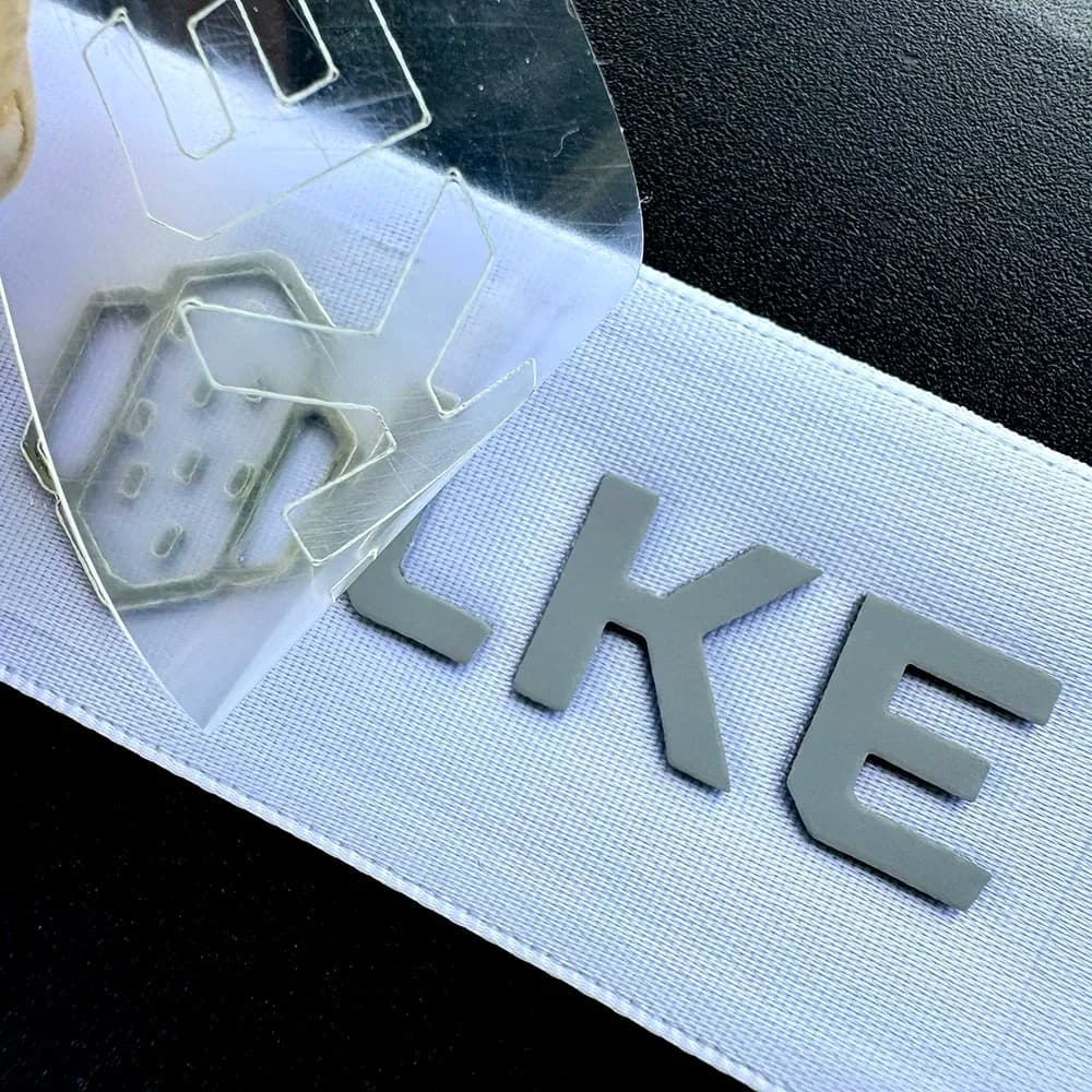 50pcs 1.0mm/0.5mm Thick 3D Personalized soft vinyl labels plate heat transfer patches clothes washing logo printing customized