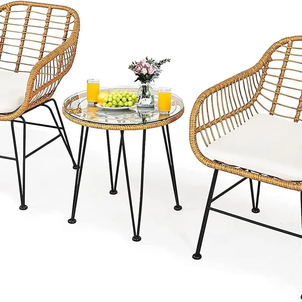 Set da 2 pezzi in rattan per patio esterno: sedie imbottite beige con tavolo con piano in vetro per giardino, balcone, bordo piscina
