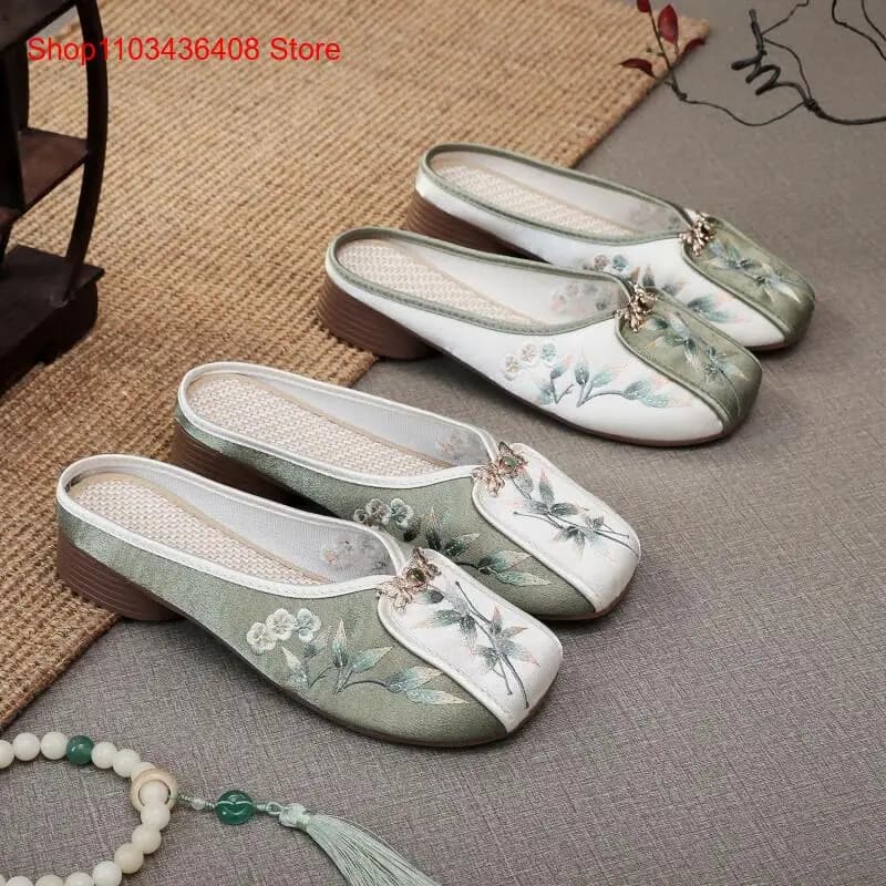 New Embroidered Slippers for Home Flat Cloth Shoes for Women, National Fashion and Ethnic Style Embroidered Slippers