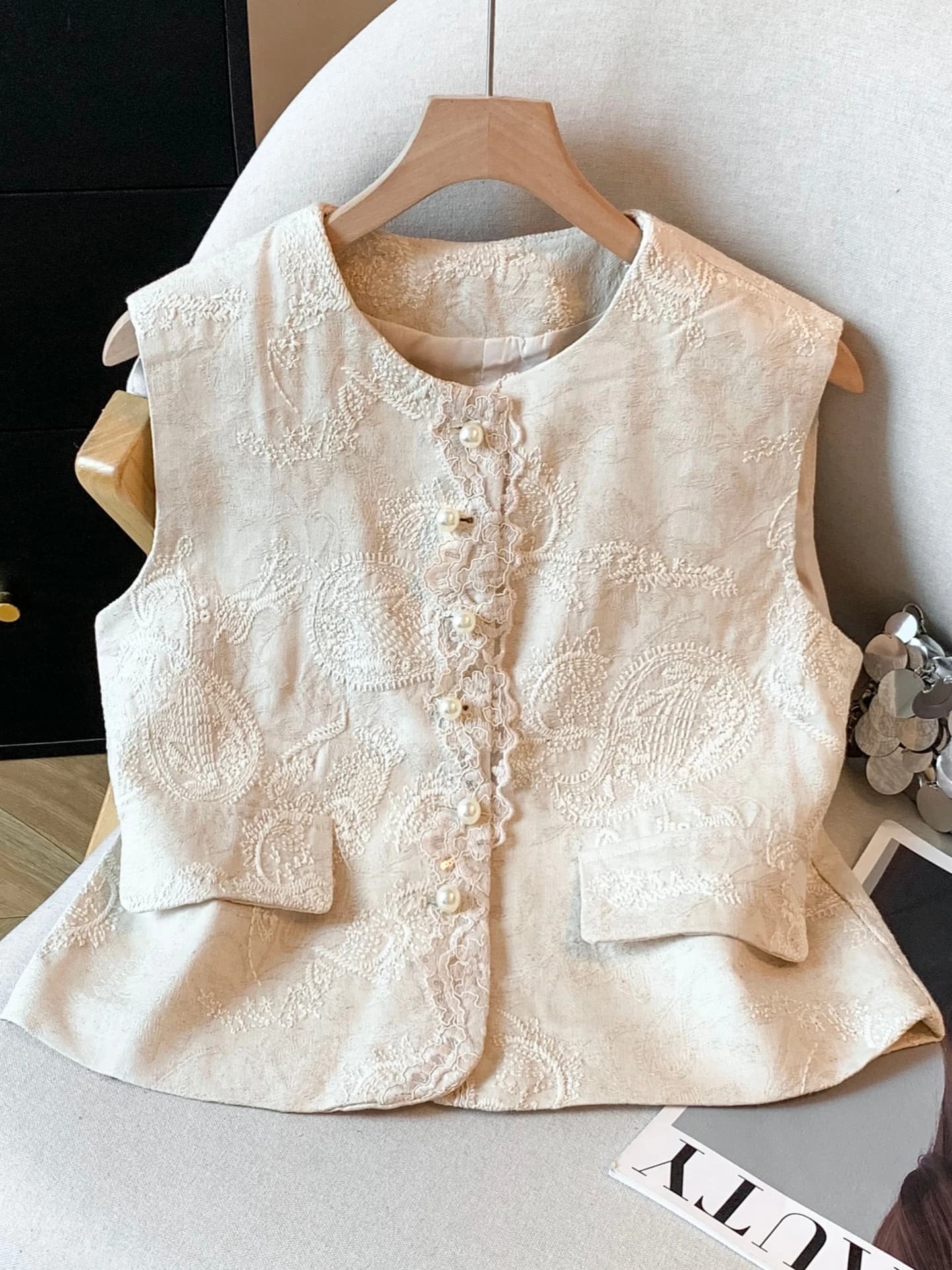 New Chinese Style Embroidered Lace Vest Sweater Women's Layering Spring Autumn plus Size Slimming Top round Neck Single Button