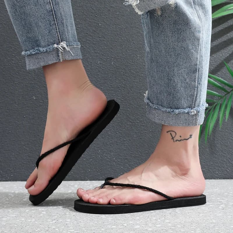 Infradito casual da uomo Pantofole Sandali da spiaggia Scivoli piatti estivi antiscivolo Pantofole maschili Scarpe da casa per interni Pantoufle Homme