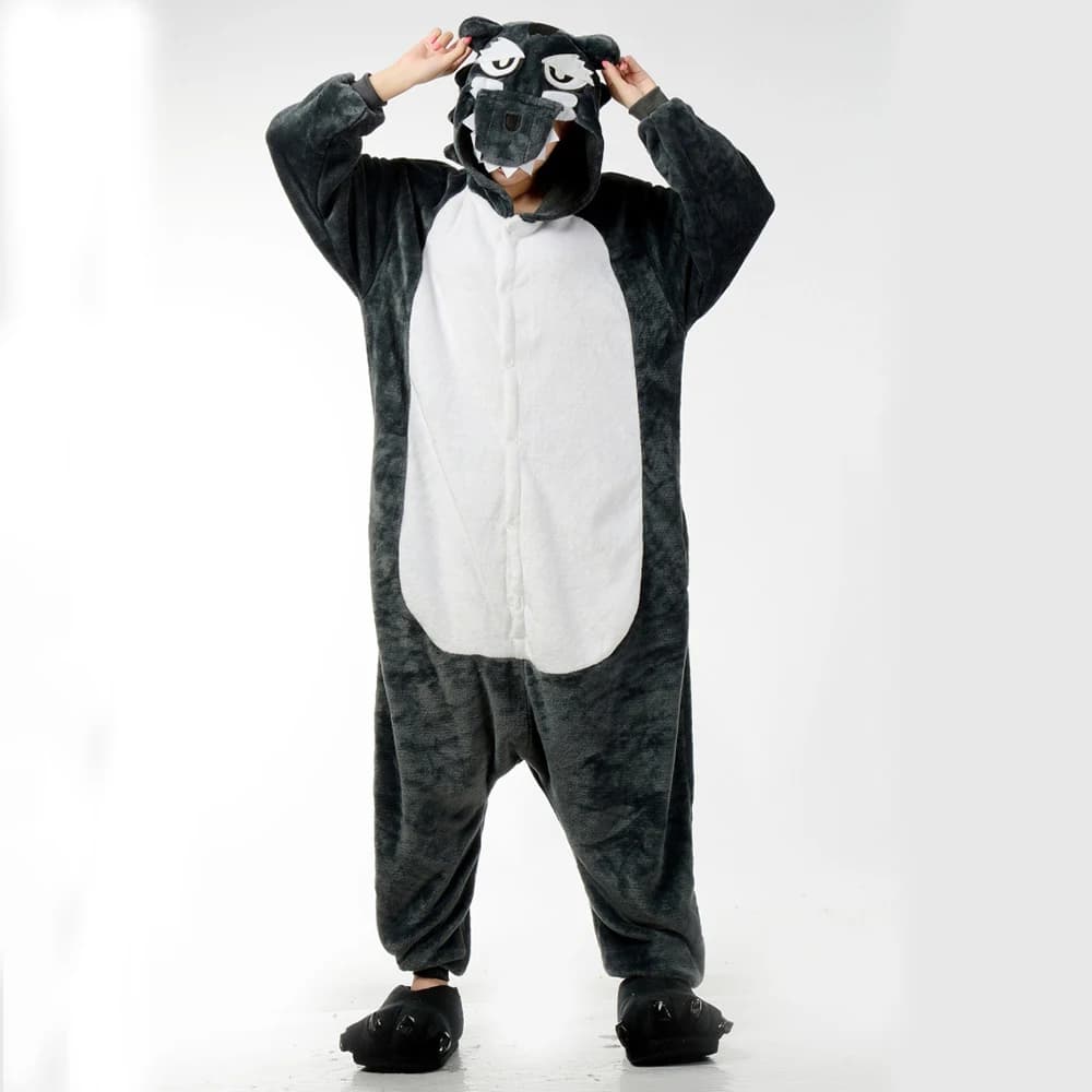 Pigiama tutina lupo grigio Pigiama completo Donna Adulto Kawaii Indumenti da notte Kigurumi Flanella per adulti Anime Cartoon Loungewear Camicia da notte