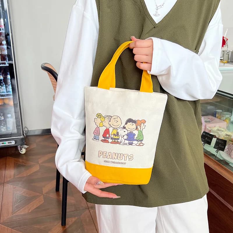 2026 New Snoopy Bucket Bag Canvas Bag Cartoon Print Handbag Lunch Bag Fashion Hot Mommy Bag