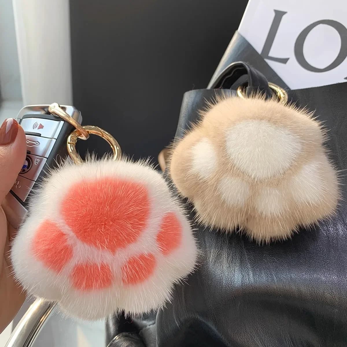Lovely Fluffy Cat Paw Keychain Mink Fur Hair Pompon Keychain For Women Cute Animal Paw Pendant Key Ring On Bag Car Trinket