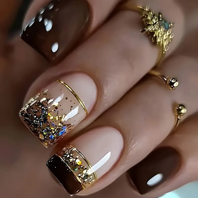 Short and square fake nails for woman, shiny brown tips with gold and silver glitter, striped design, complete cover, press-on fake nails.