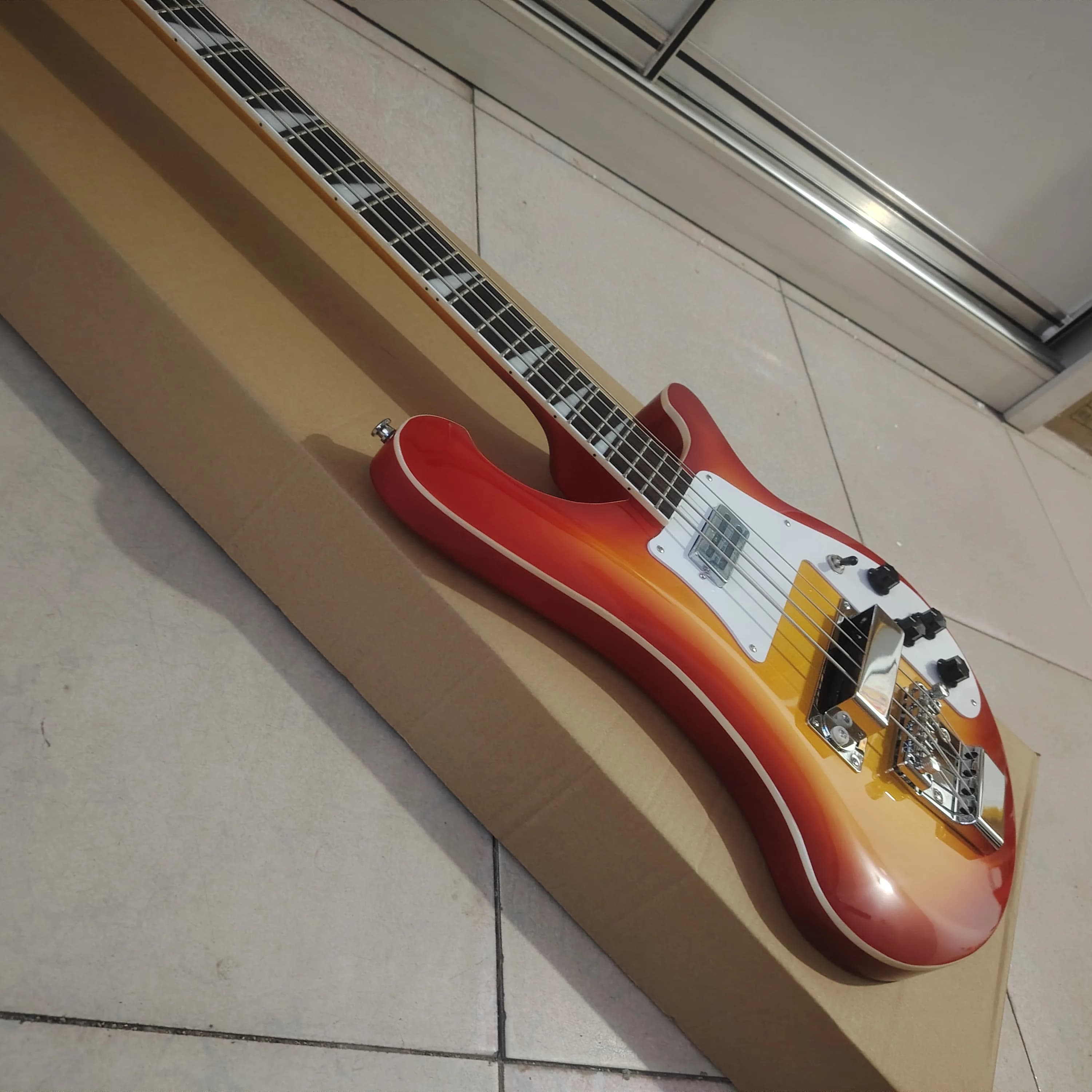 Basso Elettrico Artigianale Premium Stile 4003 a 4 Corde con Tastiera in Palissandro, Corpo in Mogano Massello, Finitura Sunburst, Cromato
